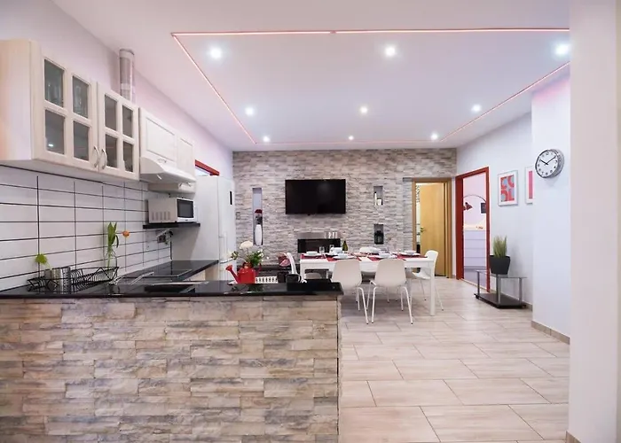 Ultra Large With Ac And Balcony شقة