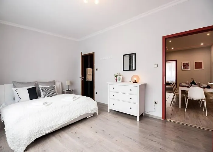 Ultra Large With Ac And Balcony *