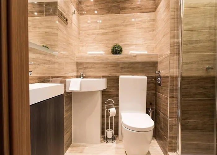 Ultra Large With Ac And Balcony شقة