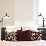 Ultra Large With Ac And Balcony شقة *
